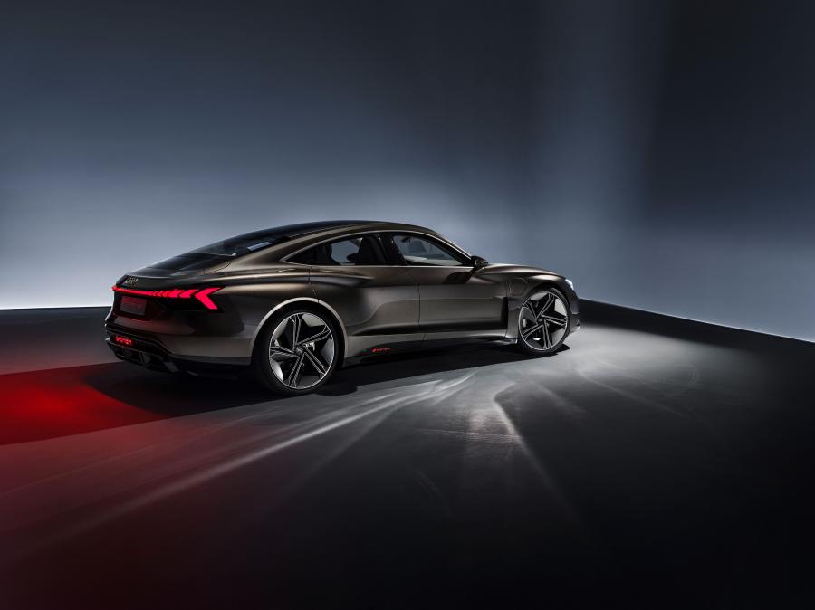  Audi e-tron GT Concept 2018 года  (фото 7 из 69)